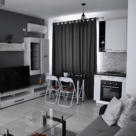 Etalon Airport Apartments Otopeni Ngoại thất bức ảnh