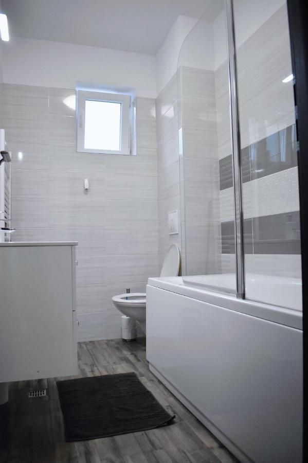 Etalon Airport Apartments Otopeni Ngoại thất bức ảnh